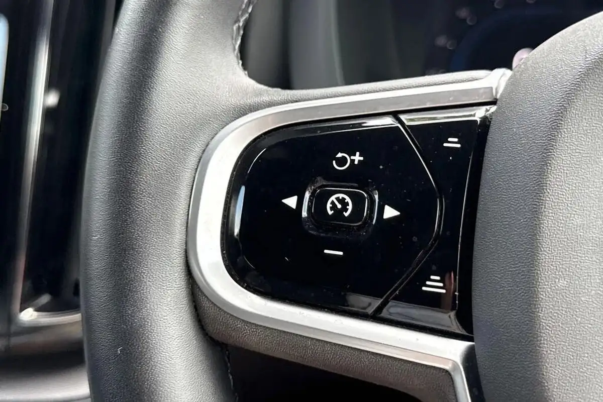 2021-volvo-xc60-20td-b4-r-design-awd-big-35