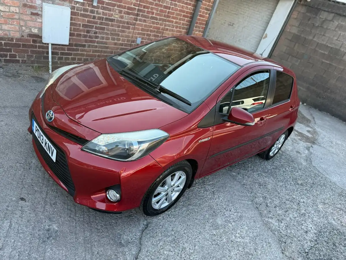 2013-toyota-yaris-15-vvt-i-t4-big-51