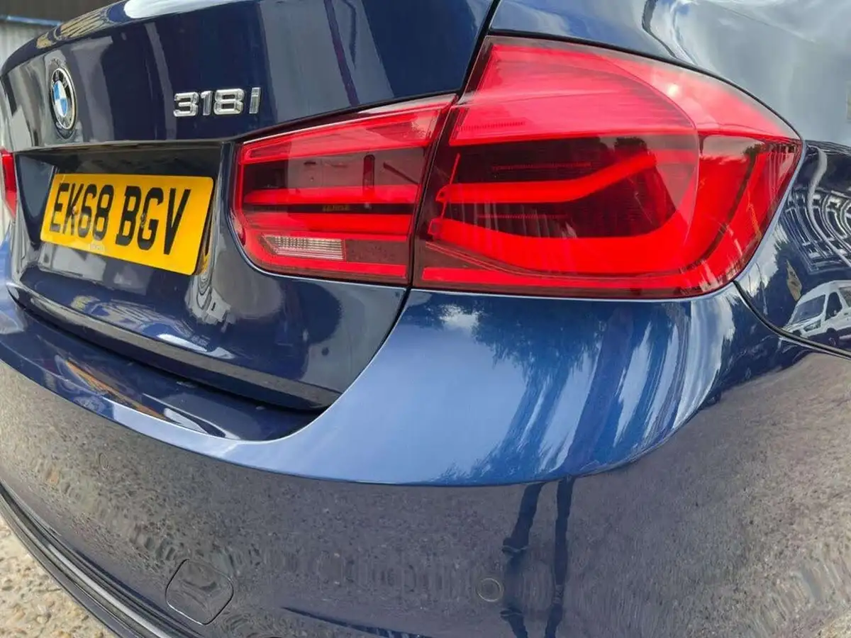 2018-bmw-3-series-15-318i-sport-saloon-4d-auto-big-16