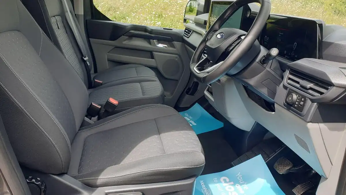 2025-ford-transit-custom-20tdci-320-l1h1-limited-170pseu6e-panel-van-1996cc-auto-big-10