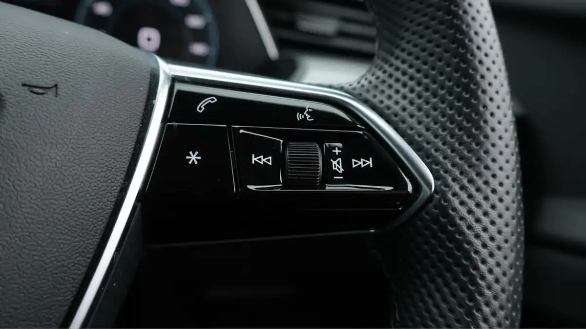 2021-audi-e-tron-55e-s-line-sportback-big-26