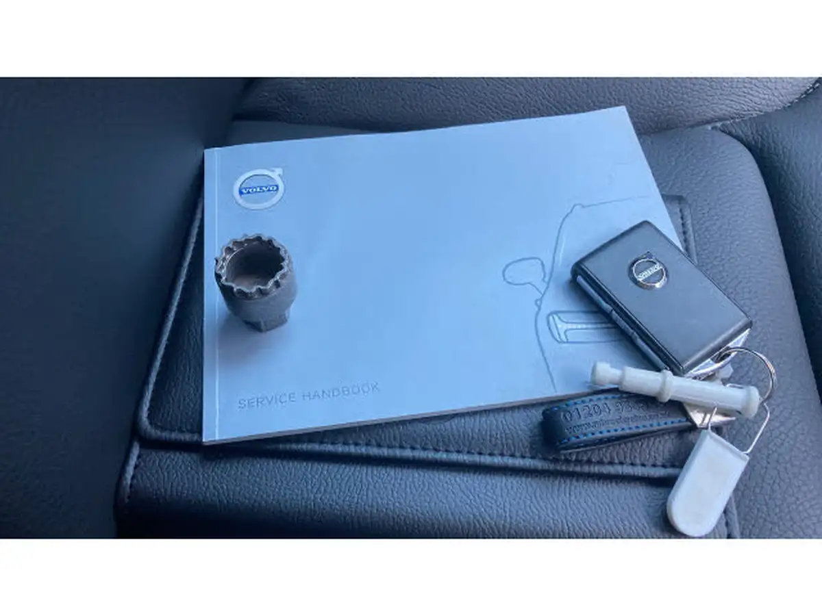 2019-volvo-s90-20-t4-momentum-big-28