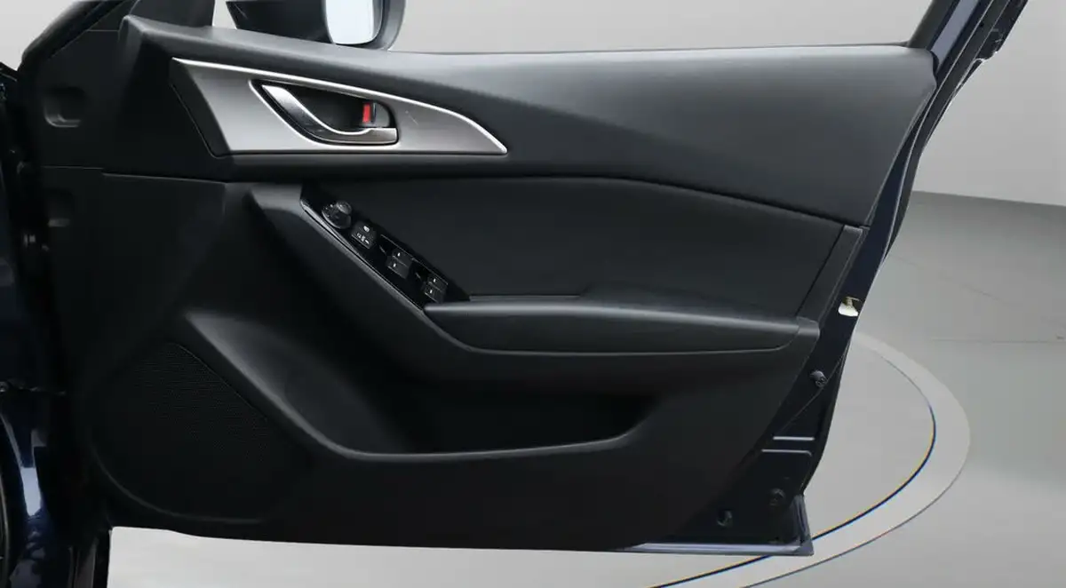 2018-mazda-mazda3-20-se-nav-big-15