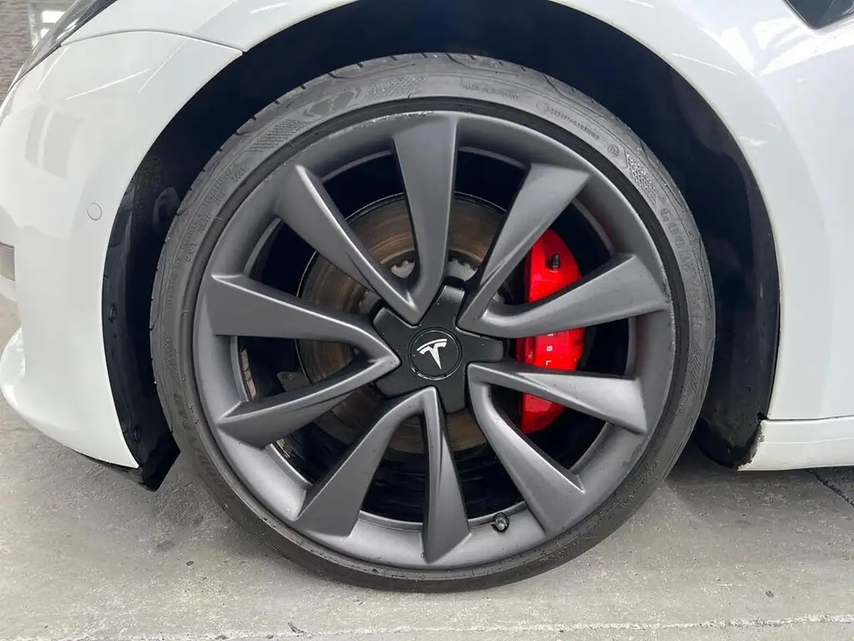 2020-tesla-model-3-e-performance-big-21