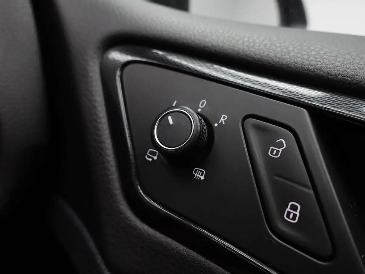 2015-volkswagen-golf-20tdi-gtd-bmt-hatchback-5d-big-40