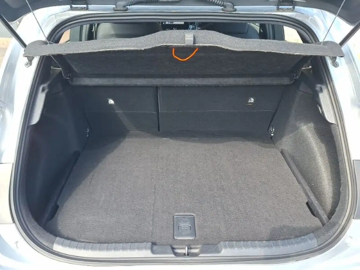 2022-toyota-corolla-20-vvt-i-icon-tech-hatchback-big-7