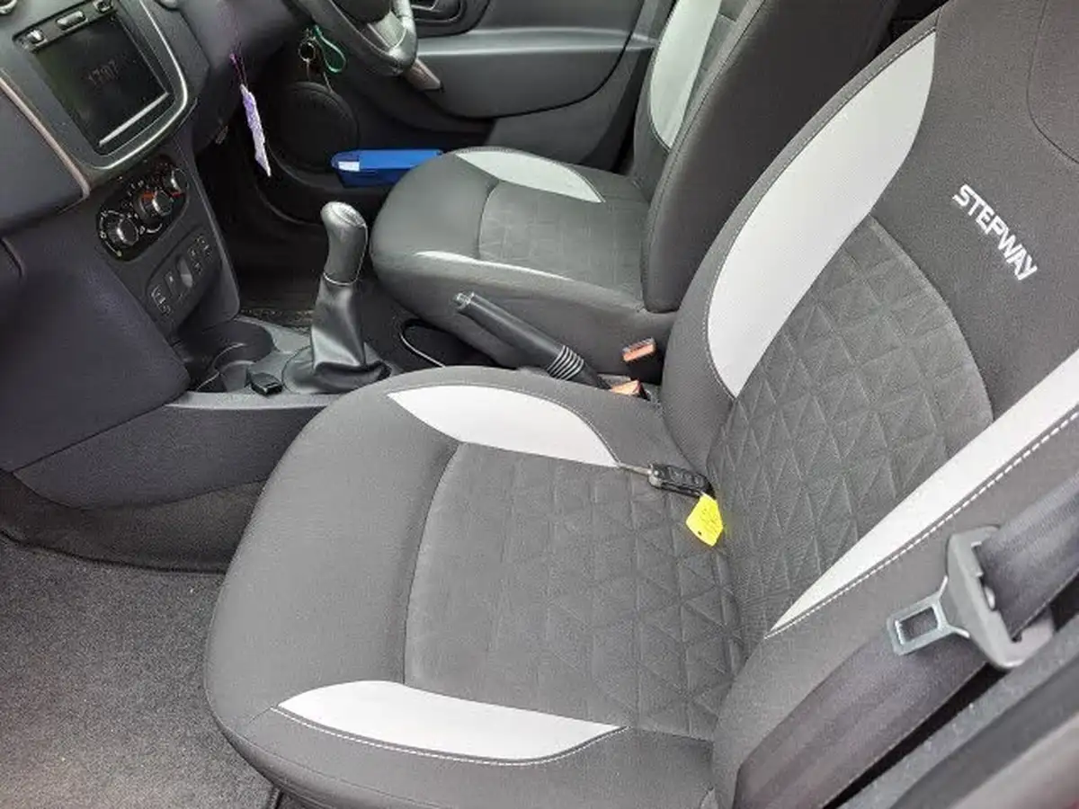 2013-dacia-sandero-stepway-09-laureate-big-10