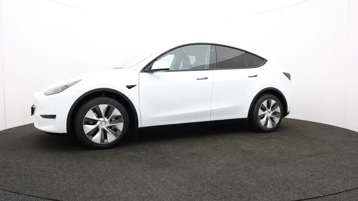 2023-tesla-model-y-e-rwd-big-66