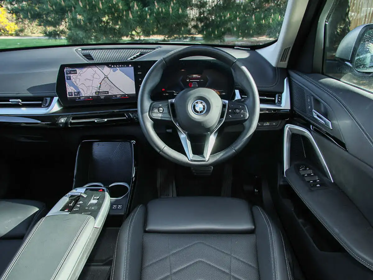 2023-bmw-ix1-e-xdrive30-xline-big-4
