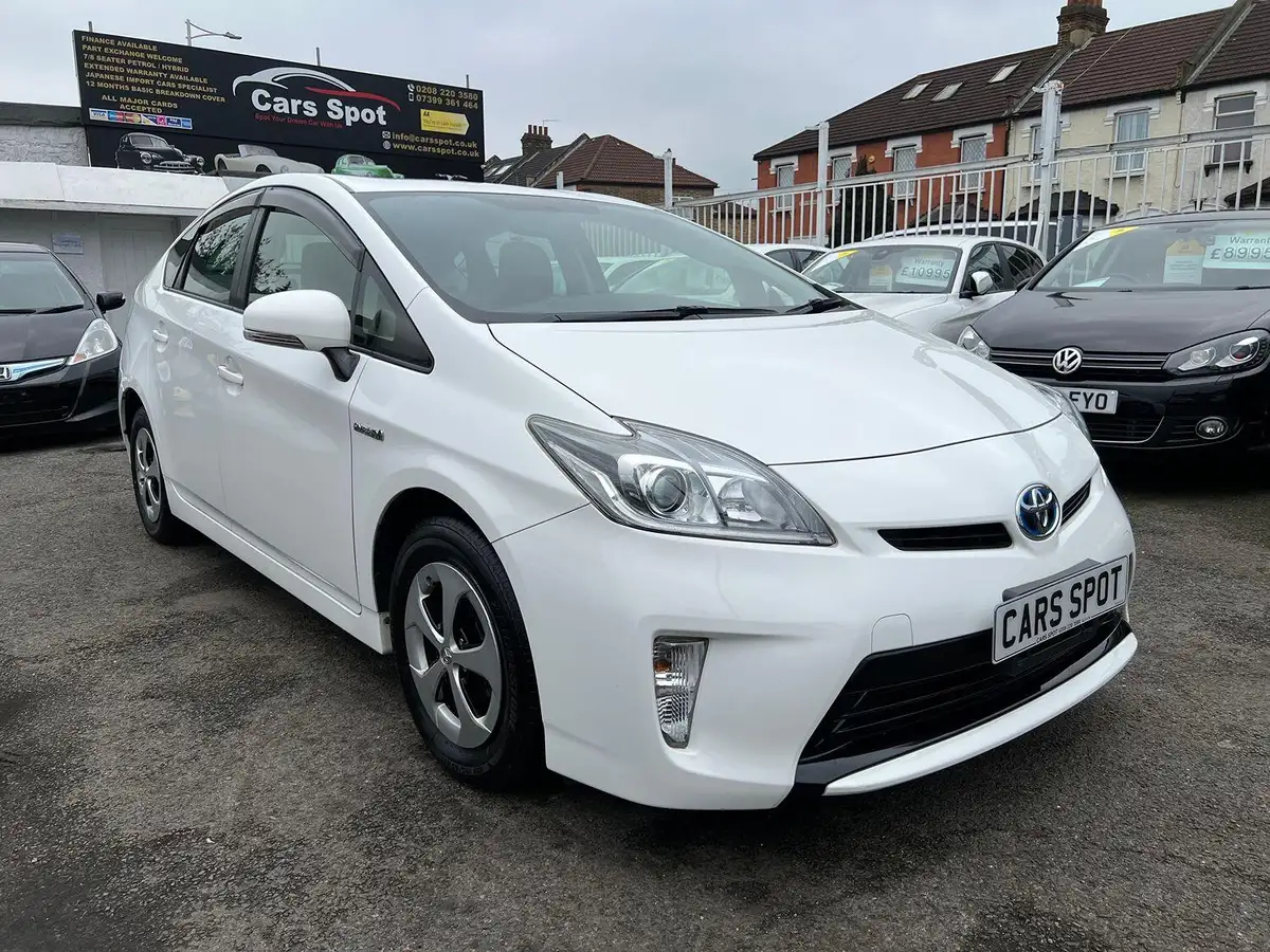 2014-toyota-prius-big-1