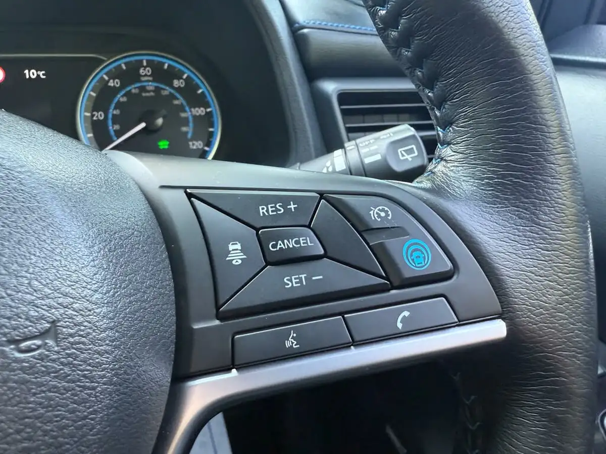 2021-nissan-leaf-e-tekna-big-17