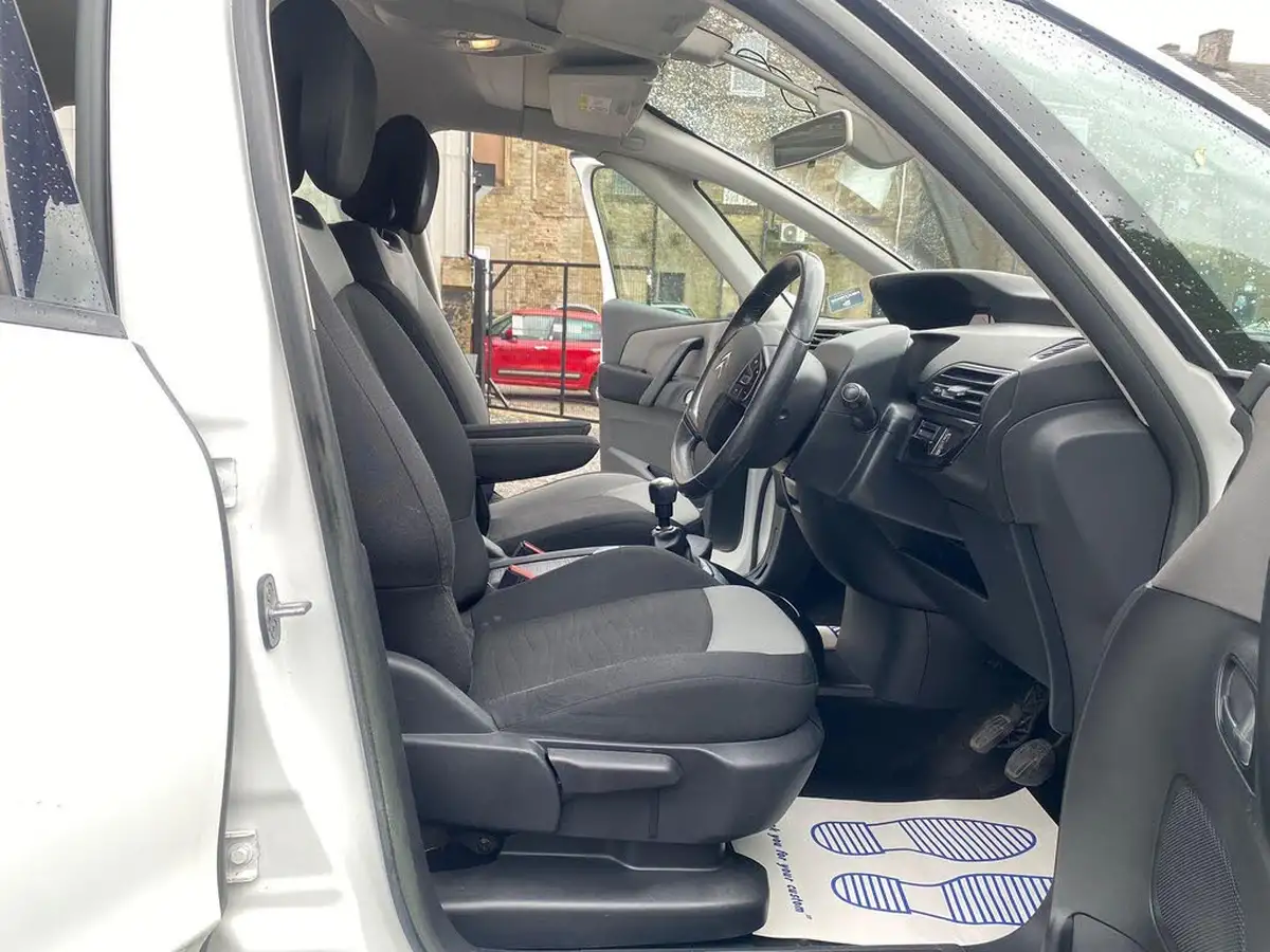 2014-citroen-c4-picasso-16e-hdi-vtr-115ps-big-10