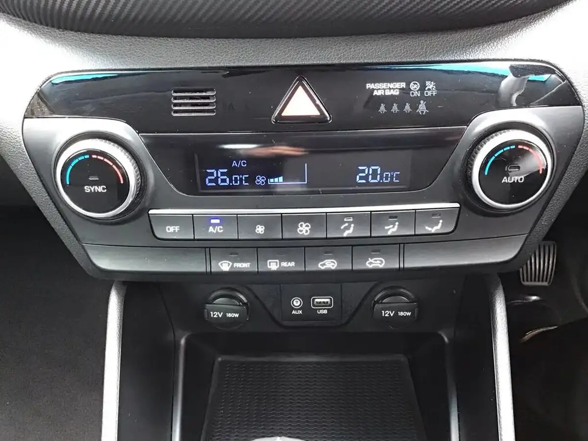 2019-hyundai-tucson-16-gdi-se-nav-big-19