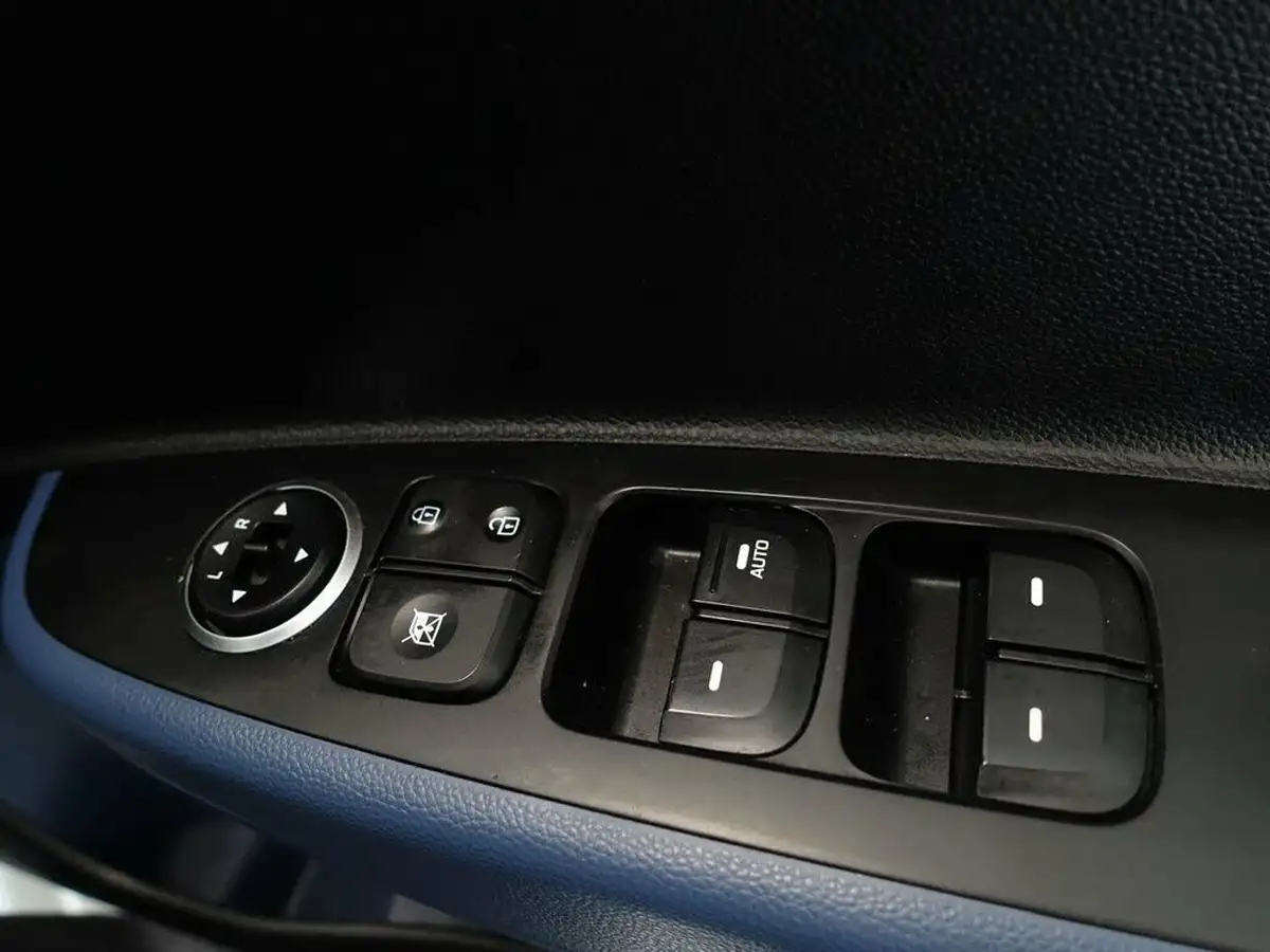 2015-hyundai-i10-12-premium-se-big-29