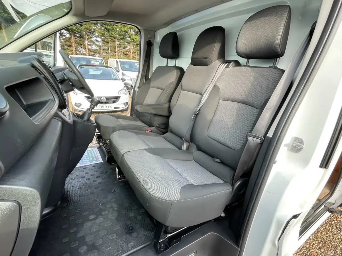 2021-renault-trafic-20dci-ll30-energy-120-business-panel-big-20