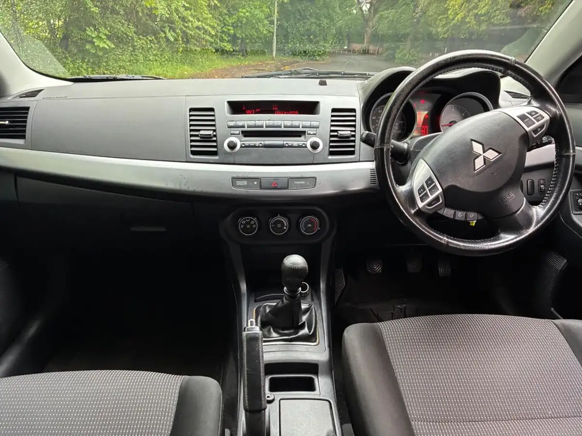 2010-mitsubishi-lancer-20td-gs2-big-13