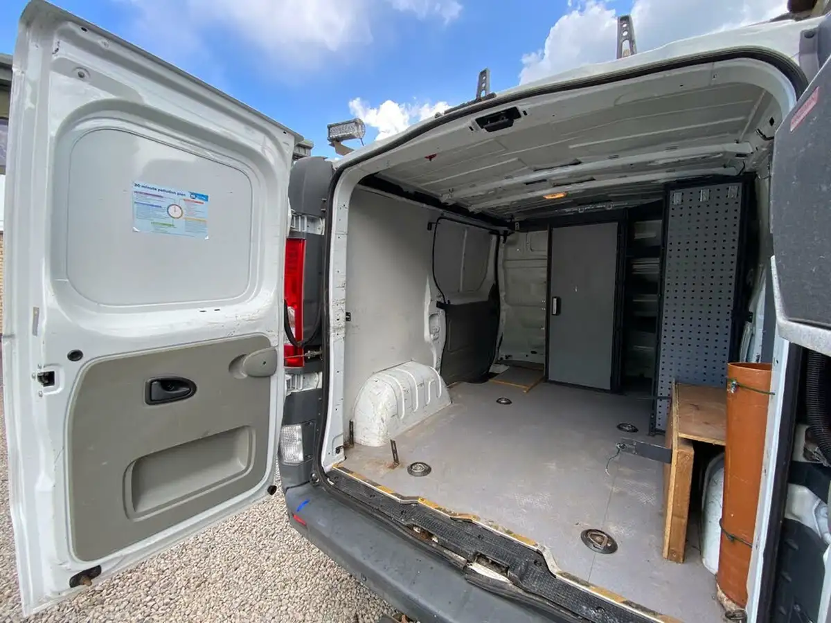 2014-vauxhall-vivaro-20td-2900-swb-115ps-panel-van-big-43