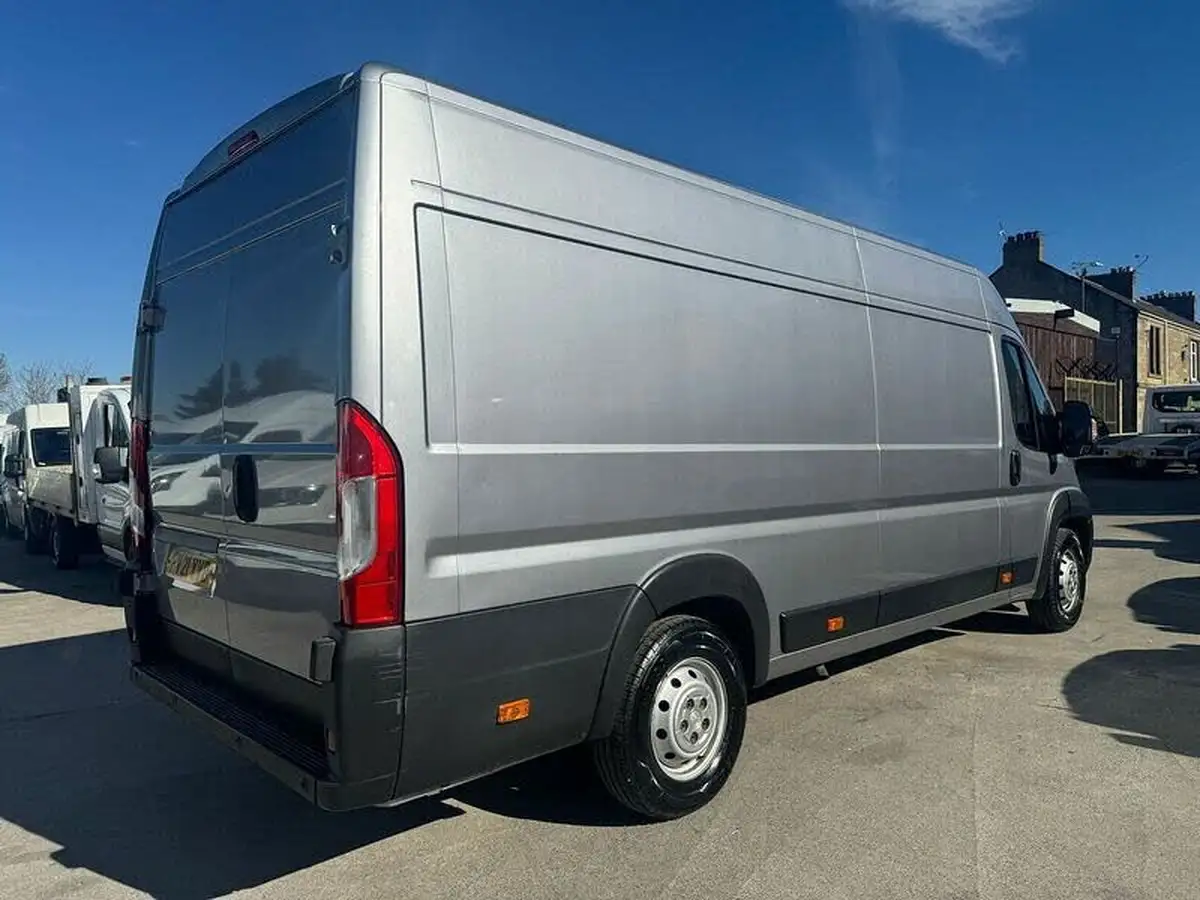 2021-peugeot-boxer-22-bluehdi-professional-435-l4-h2-140bhpeu6dt-big-5