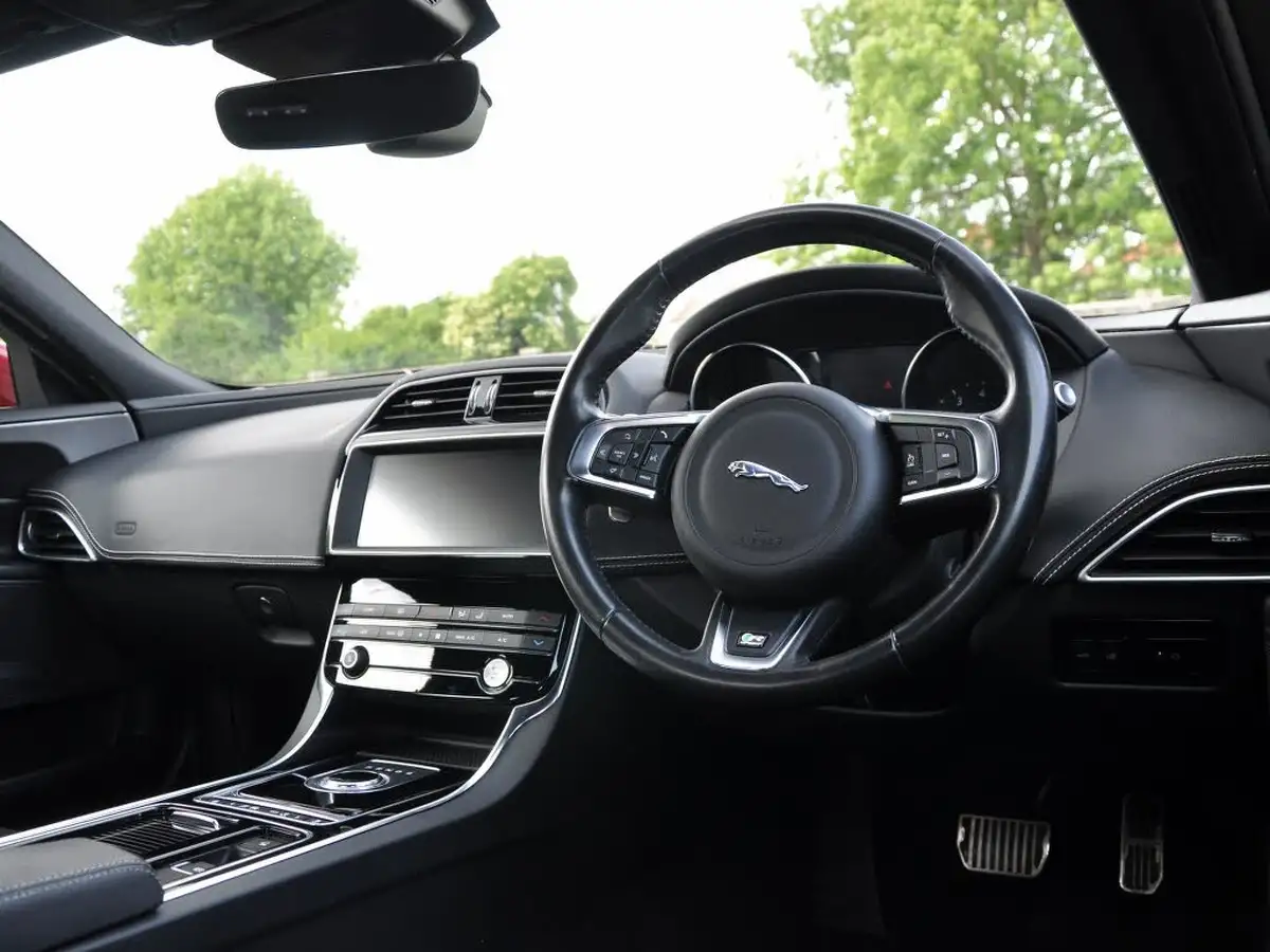 2018-jaguar-xe-20i-r-sport-200ps-1997cc-big-61