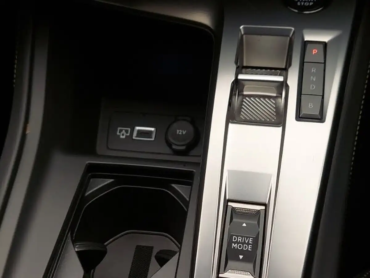 2022-peugeot-308-16-puretech-gt-180bhp-big-15