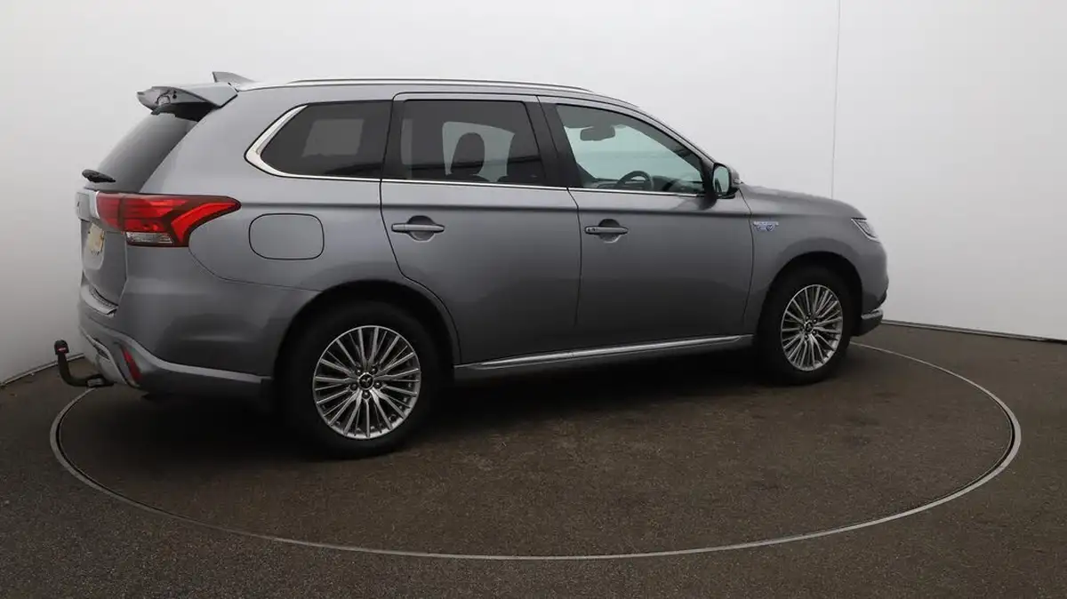 2020-mitsubishi-outlander-24-dynamic-phev-big-50
