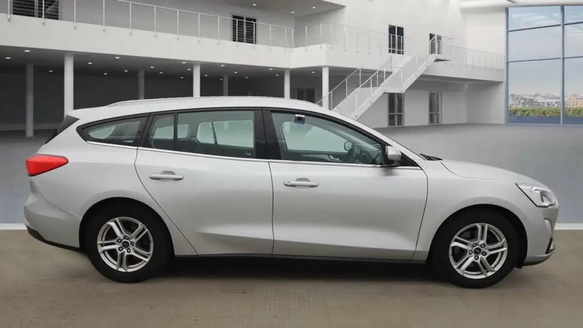 2018-ford-focus-15-zetec-120ps-estate-big-4