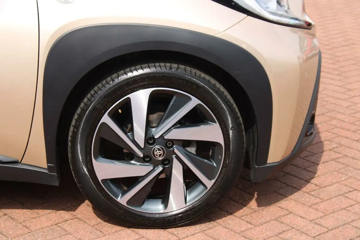 2023-toyota-aygo-x-10-vvt-i-exclusive-big-5