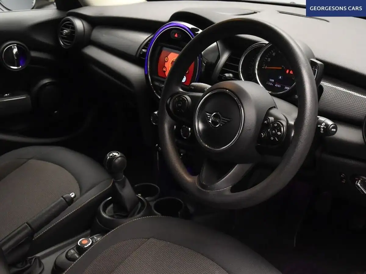2020-mini-countryman-15-cooper-classic-big-16