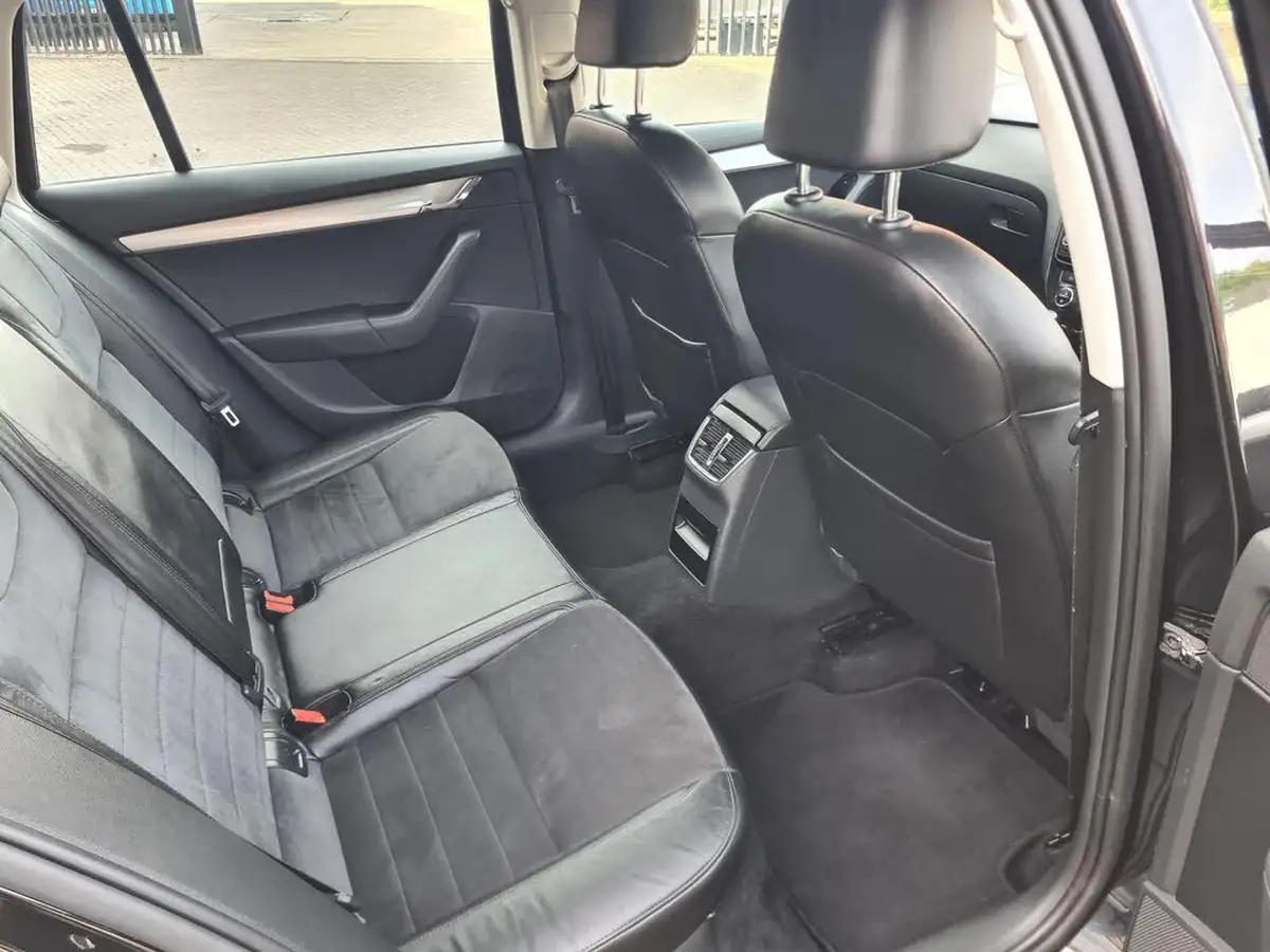 2016-skoda-octavia-20tdi-se-l-estate-big-38