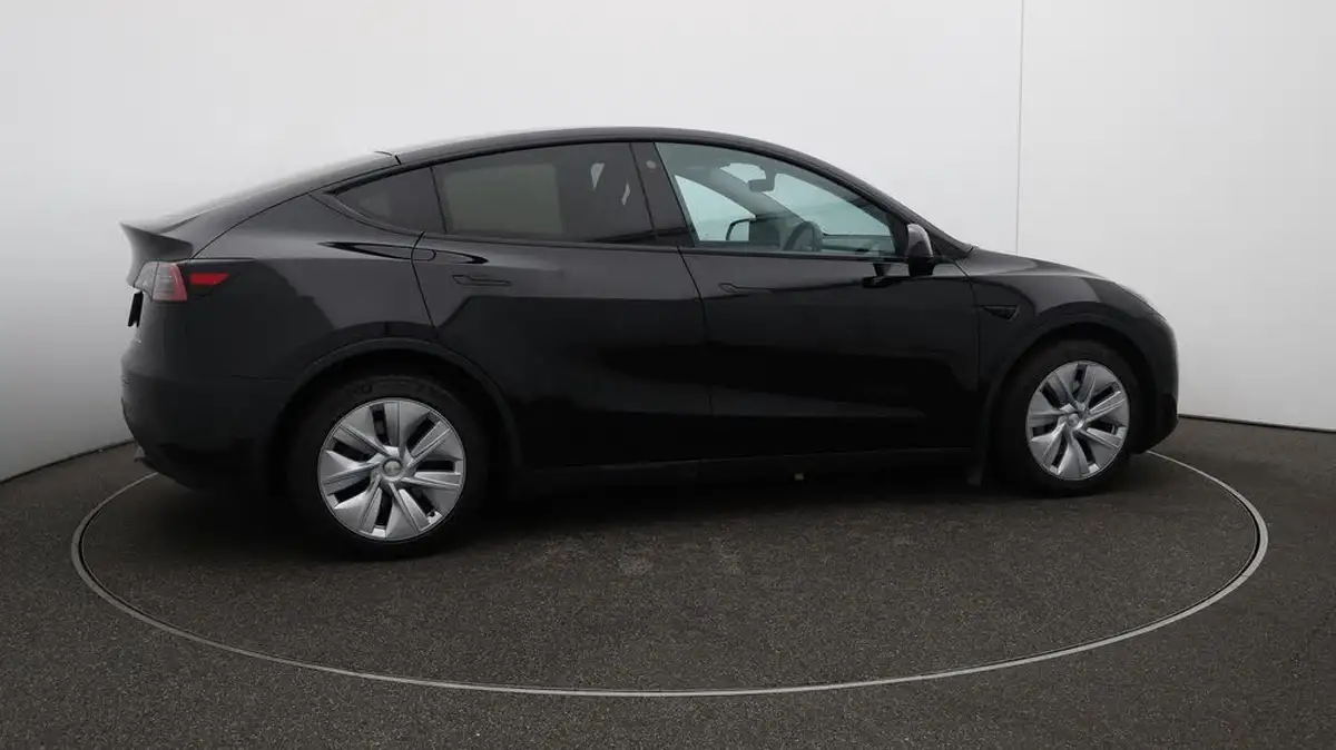2022-tesla-model-y-e-long-range-big-50