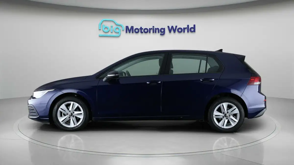 2022-volkswagen-golf-15-tsi-life-130ps-hatchback-big-3