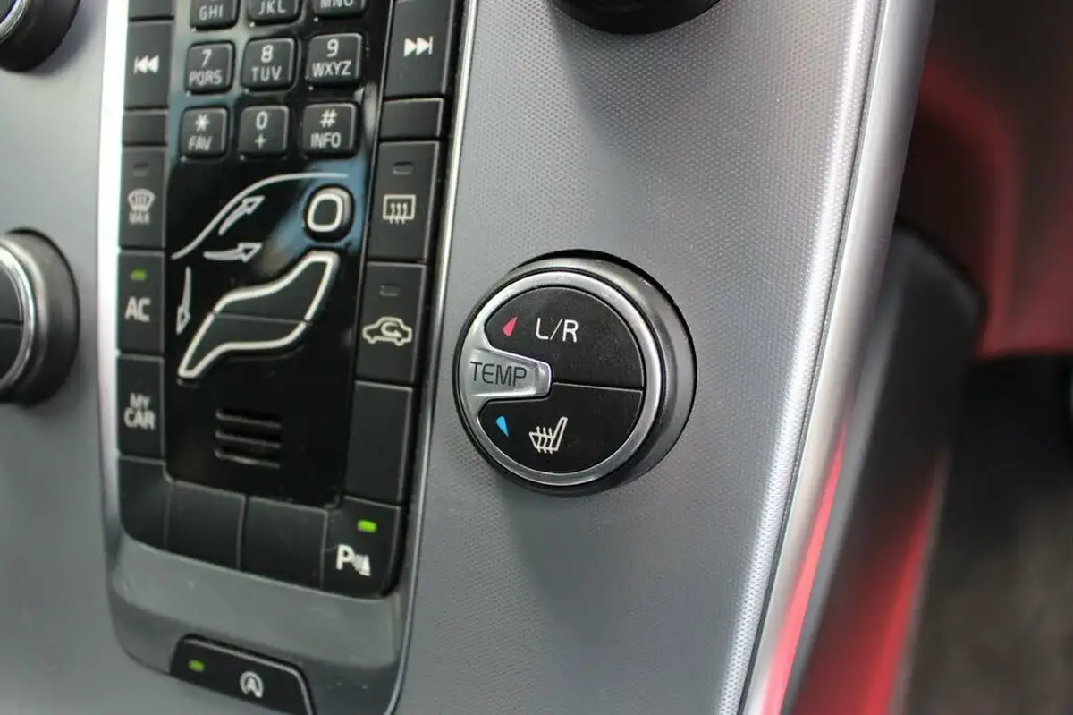 2018-volvo-v40-20-t2-inscription-big-13