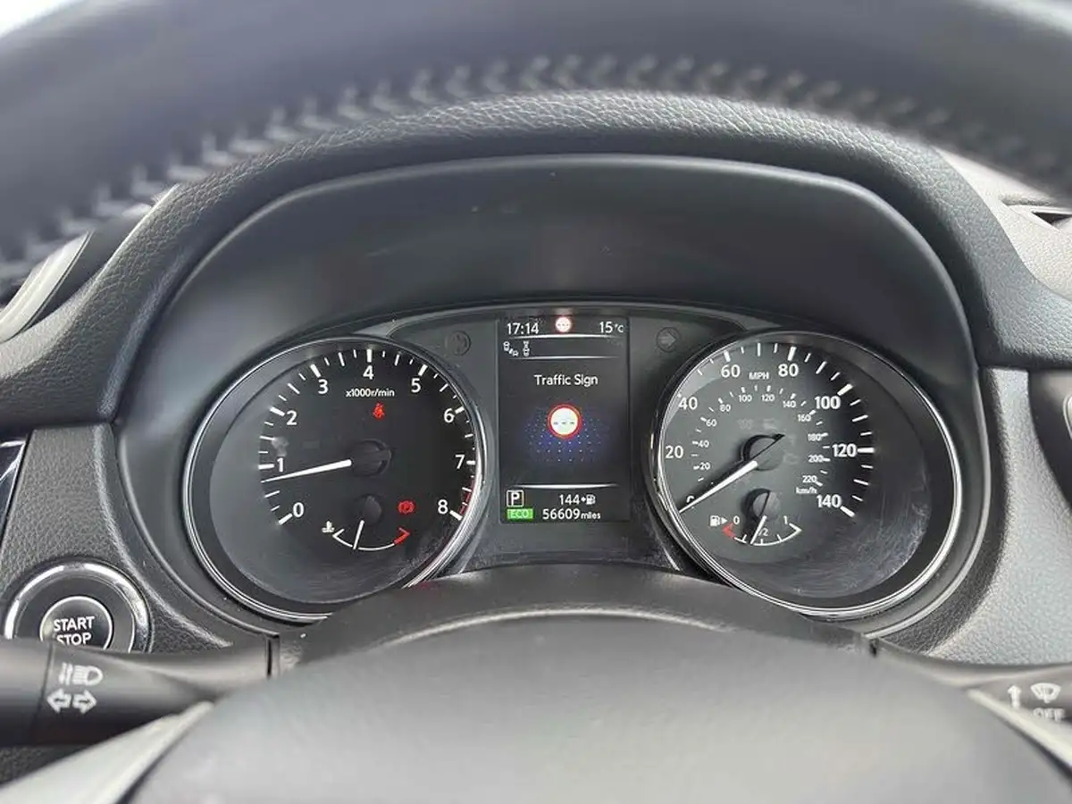 2015-nissan-qashqai-12-tekna-xtronic-cvt-big-24