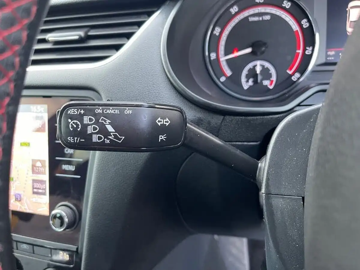 2019-skoda-octavia-20-tsi-vrs-hatchback-dsg-big-33