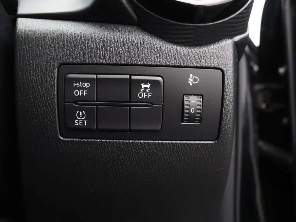 2018-mazda-mazda2-15-se-l-big-18