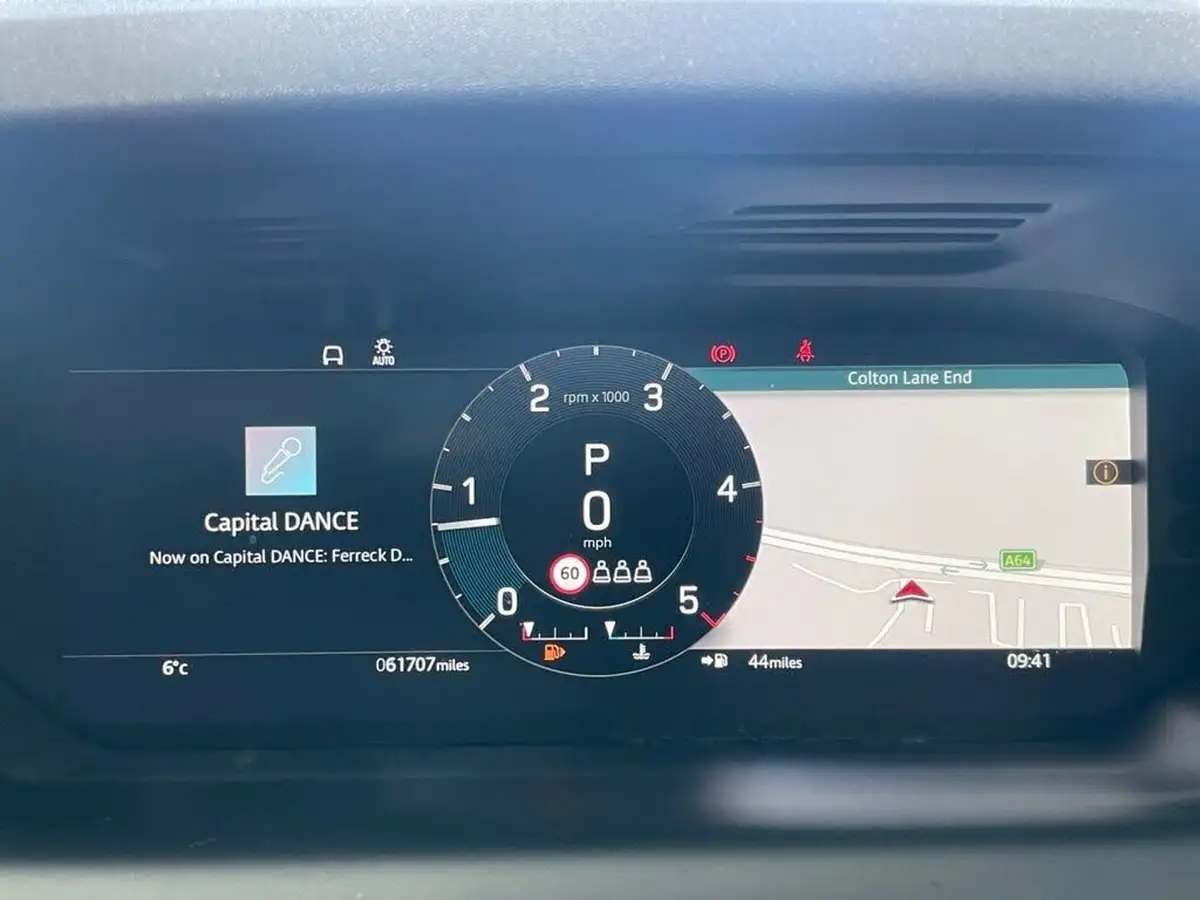 2021-land-rover-discovery-sport-20-d200-r-dynamic-hse-big-33