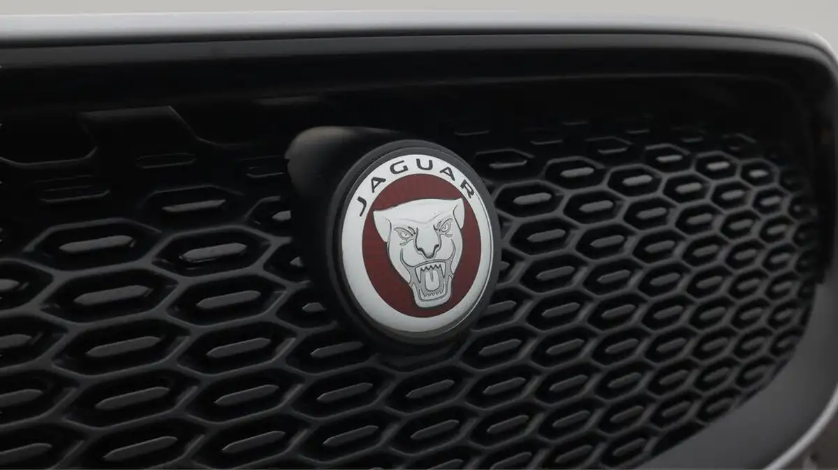 2022-jaguar-i-pace-ev400-black-big-24