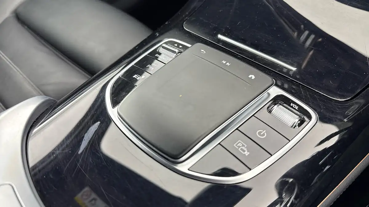 2022-mercedes-benz-eqc-e-eqc-400-amg-line-big-15