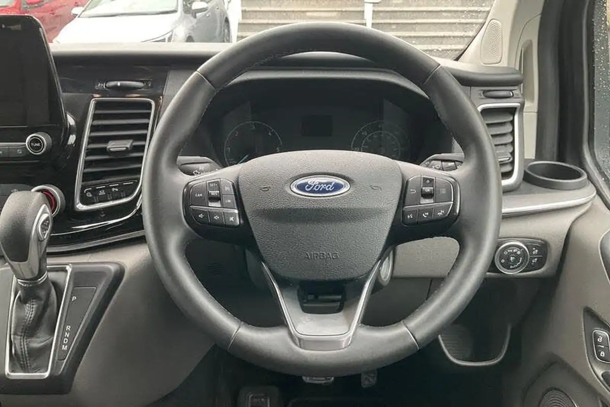 2023-ford-tourneo-custom-big-26