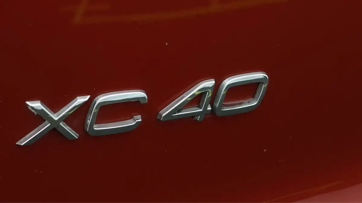 2020-volvo-xc40-20td-d3-momentum-geartronic-big-19