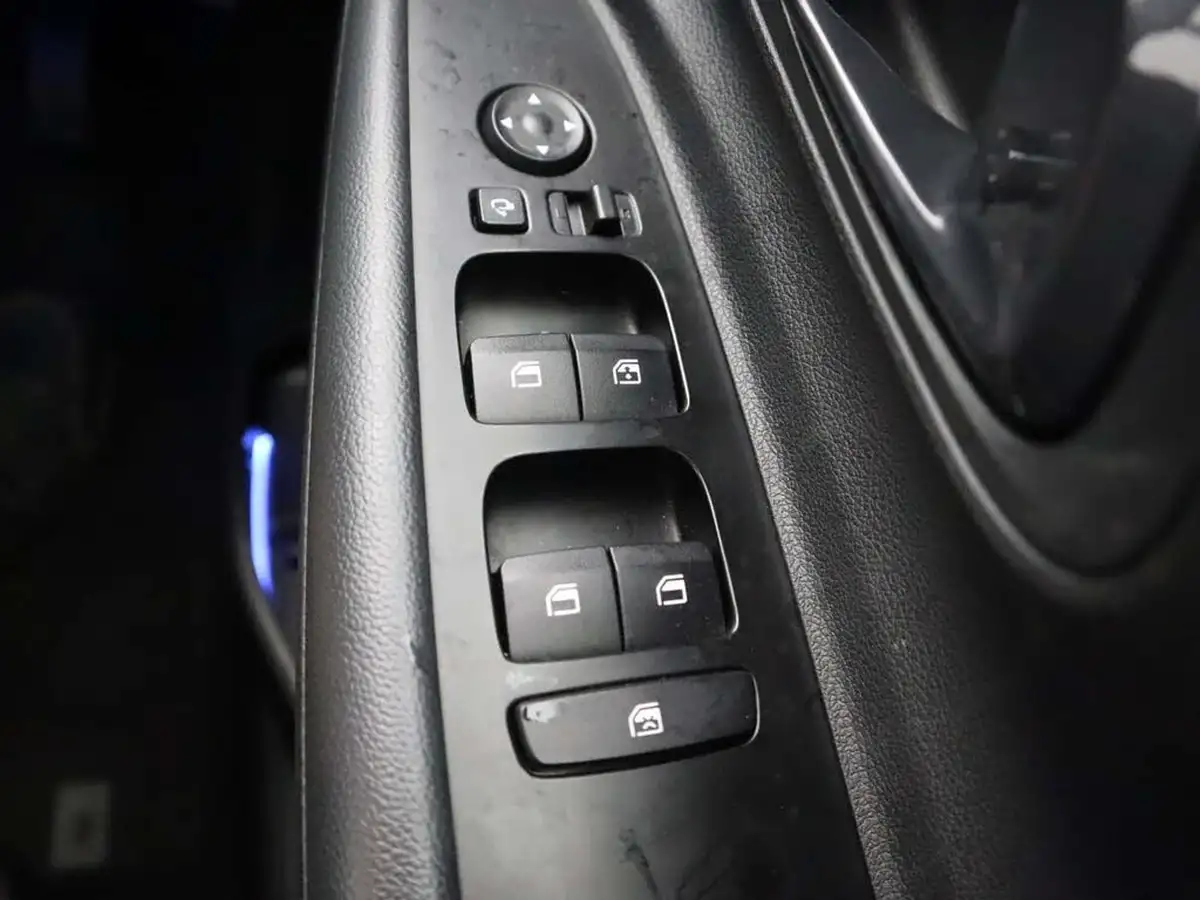 2022-hyundai-i20-10-t-gdi-premium-eclutch-imt-big-26