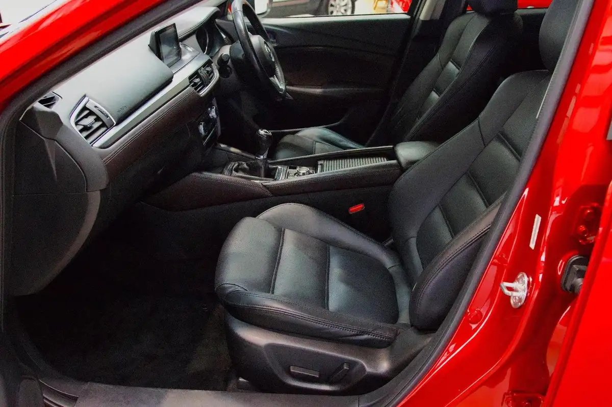 2016-mazda-mazda6-22td-sport-nav-175ps-skyactiv-d-tourer-5d-big-10