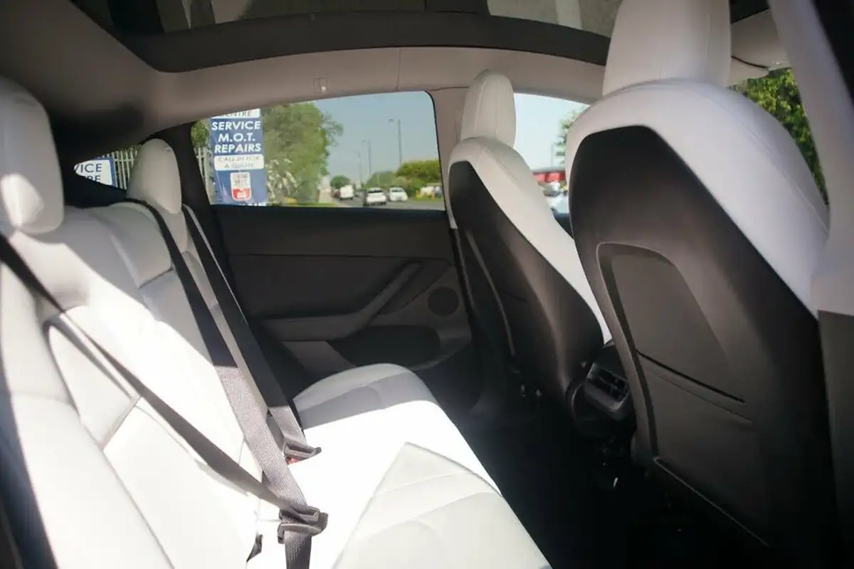 2022-tesla-model-y-e-long-range-big-27