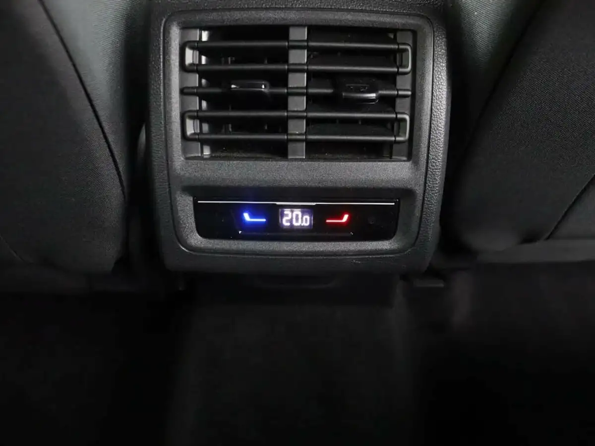 2022-volkswagen-golf-20tdi-style-150ps-estate-dsg-big-32
