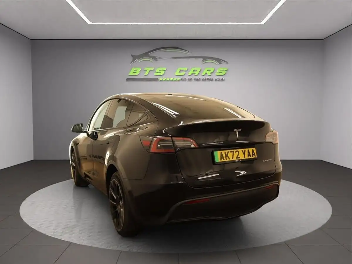 2022-tesla-model-y-e-long-range-big-2