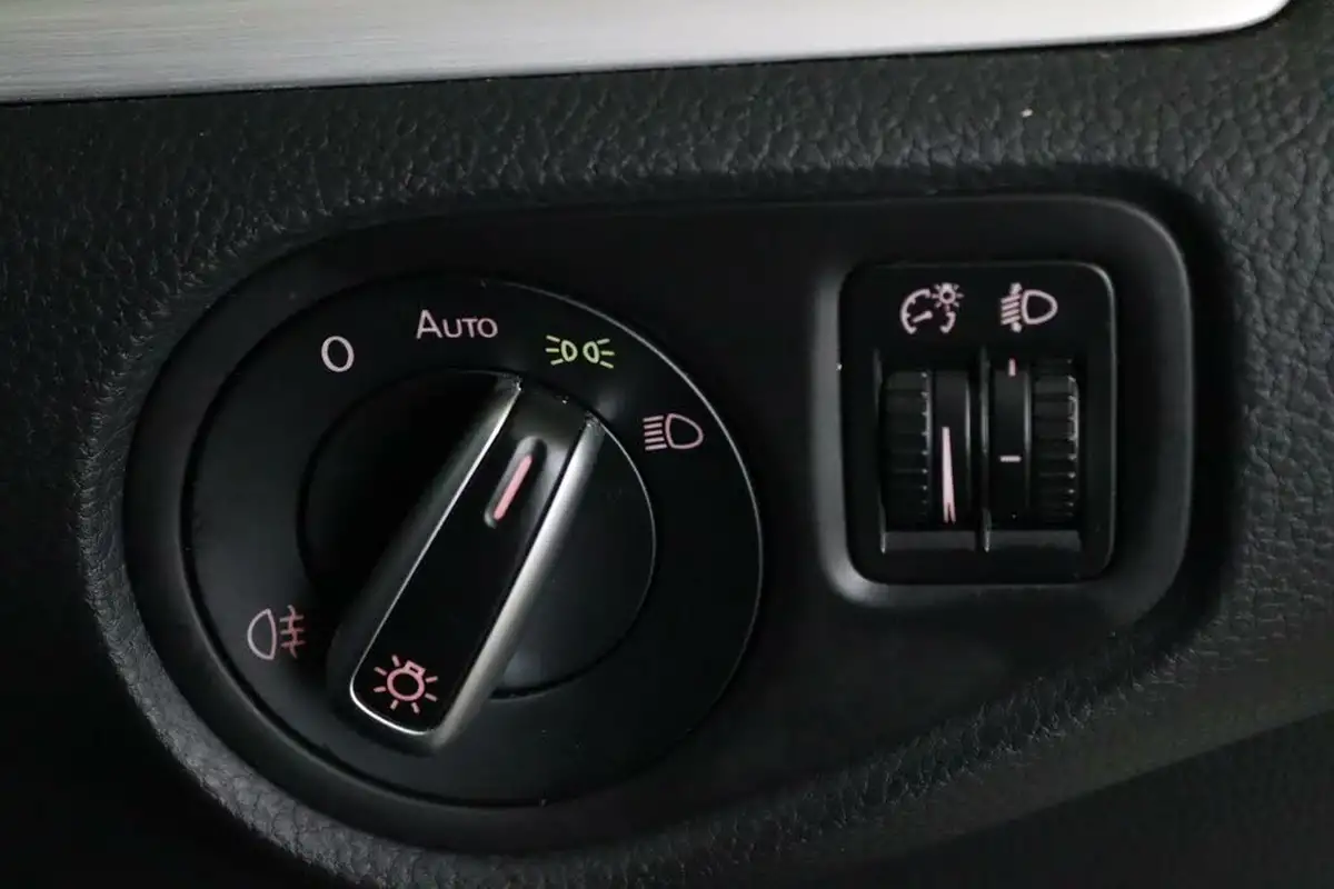 2020-volkswagen-sharan-20tdi-se-nav-150ps-dsg-big-18