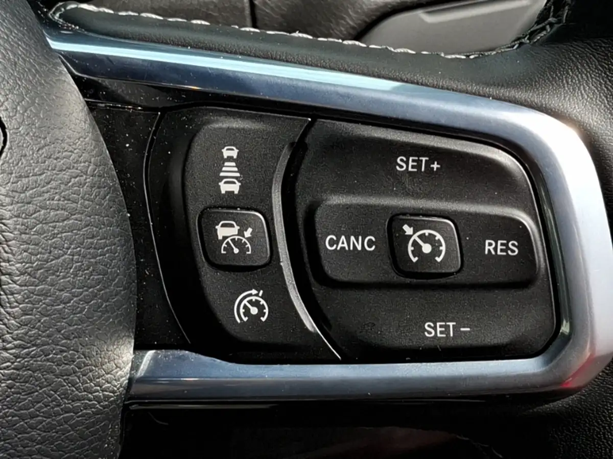 2025-jeep-avenger-12-gse-summit-big-18