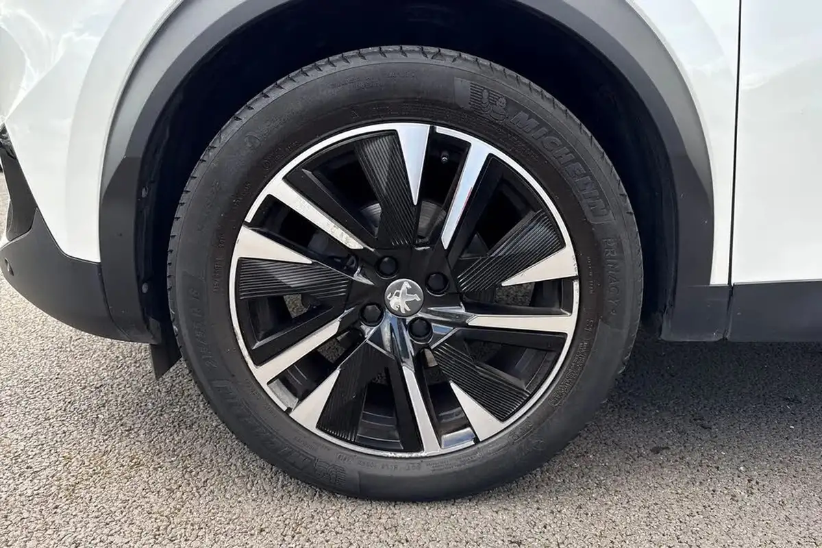 2020-peugeot-2008-suv-12-puretech-gt-line-big-12