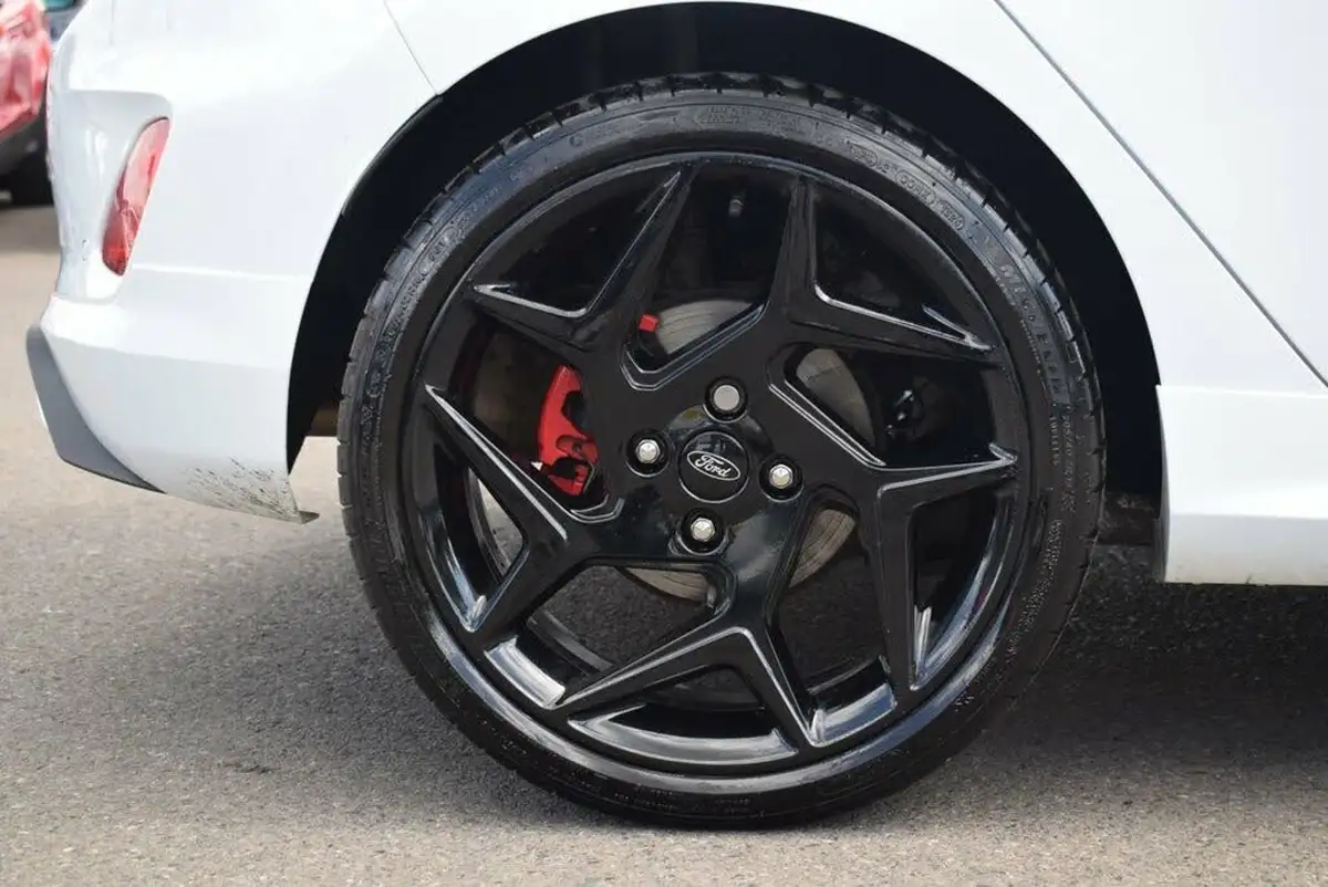 2020-ford-fiesta-15t-st-3-5d-big-10