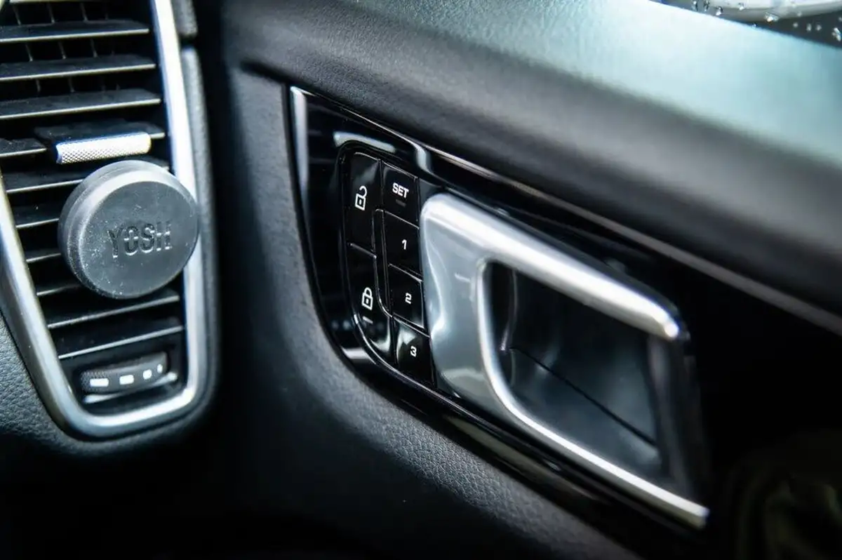 2020-porsche-cayenne-30-v6-s-big-19